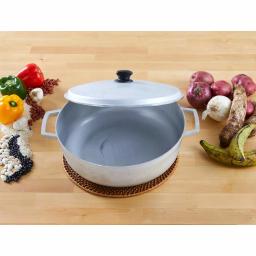 IMUSA 17.9 qt. Cast Aluminum Caldero with Natural Finish and Tight Fitting Lid thumbnail 3