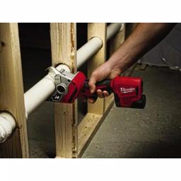 Milwaukee M12 Cordless PVC Shear Kit with 1000 Lumen M12 Rover Flood Light thumbnail 9