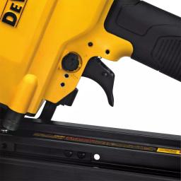 DEWALT Pneumatic 21° Collated Framing Nailer & 15° Coil Roofing Nailer Combo Kit thumbnail 12