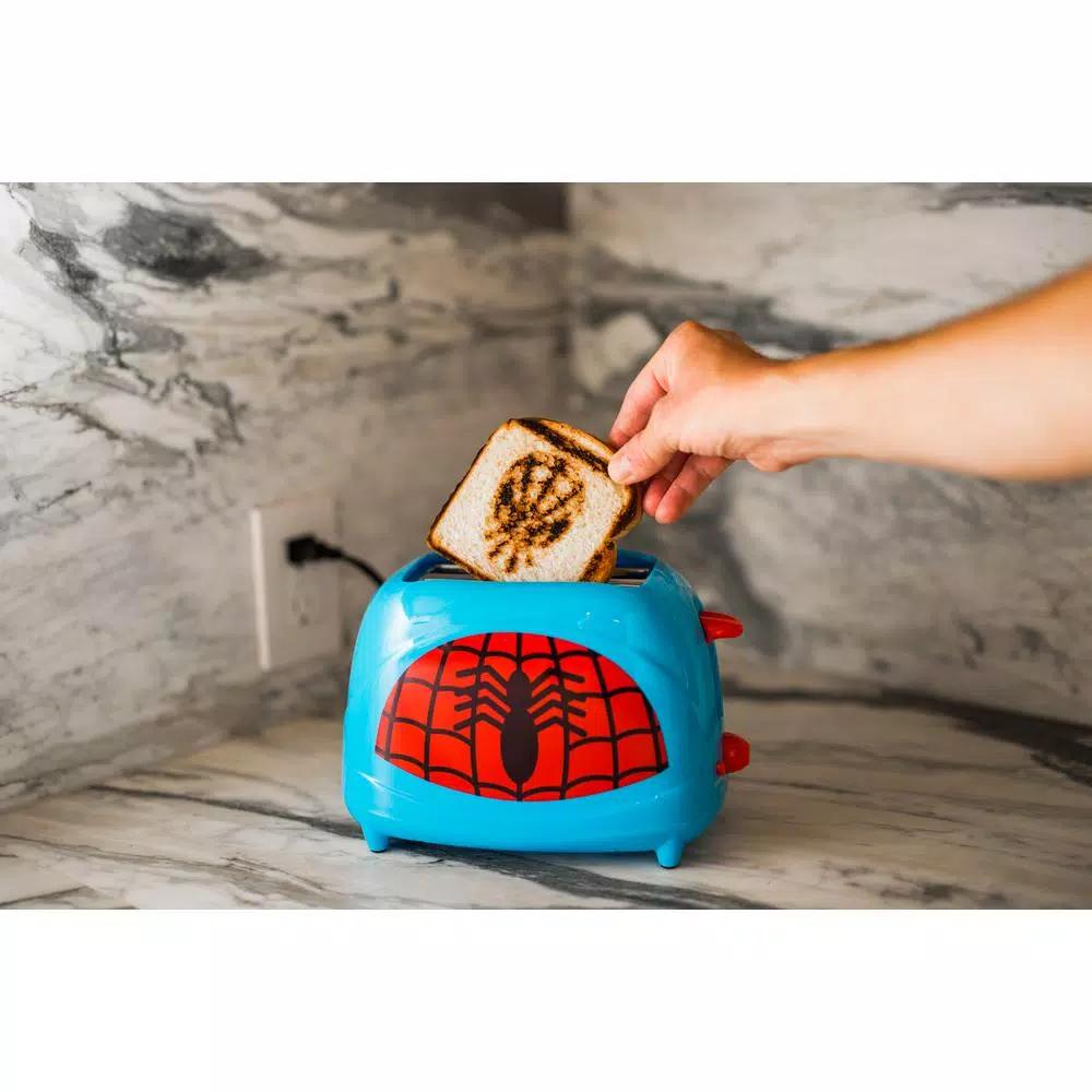 Uncanny Brands Spiderman Classic 2-Slice Red Toaster with Mask Toasting Plates