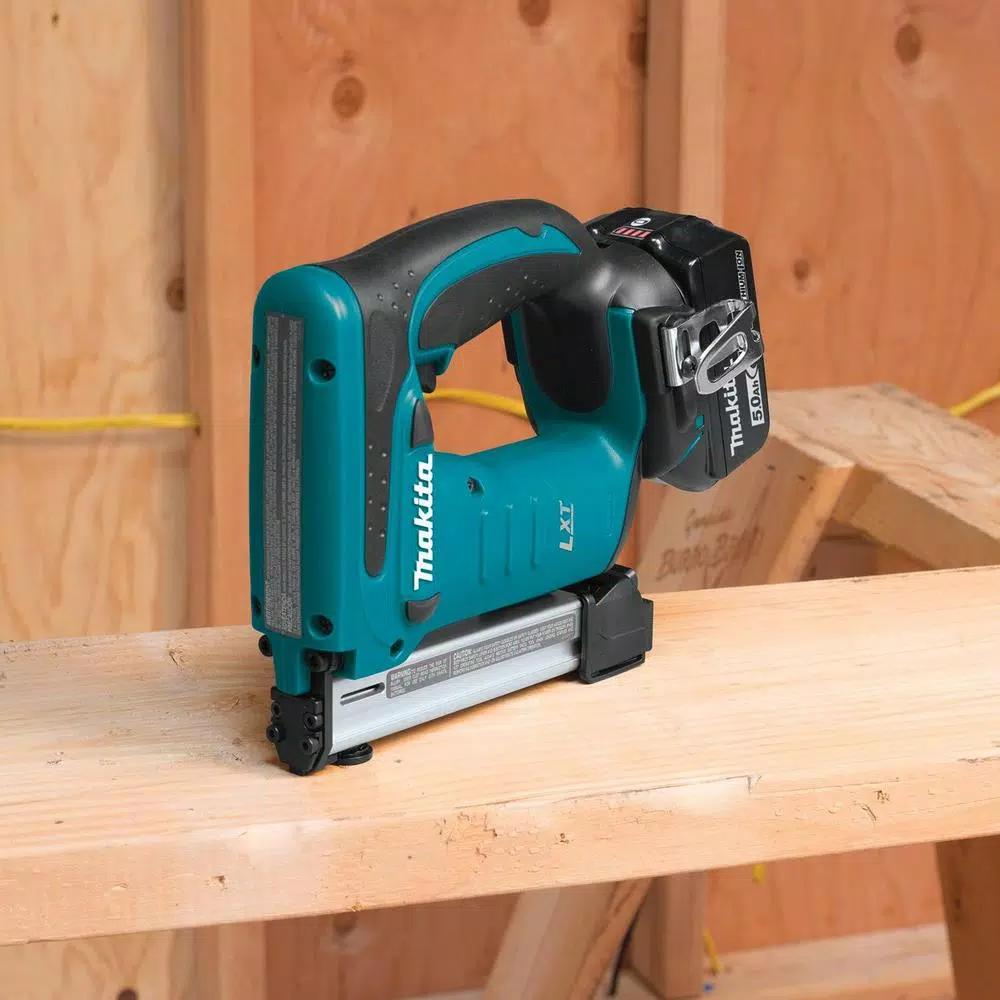 Makita 18V LXT Brushless 3/8 in. Crown Stapler Kit with 5.0Ah Battery and Charger