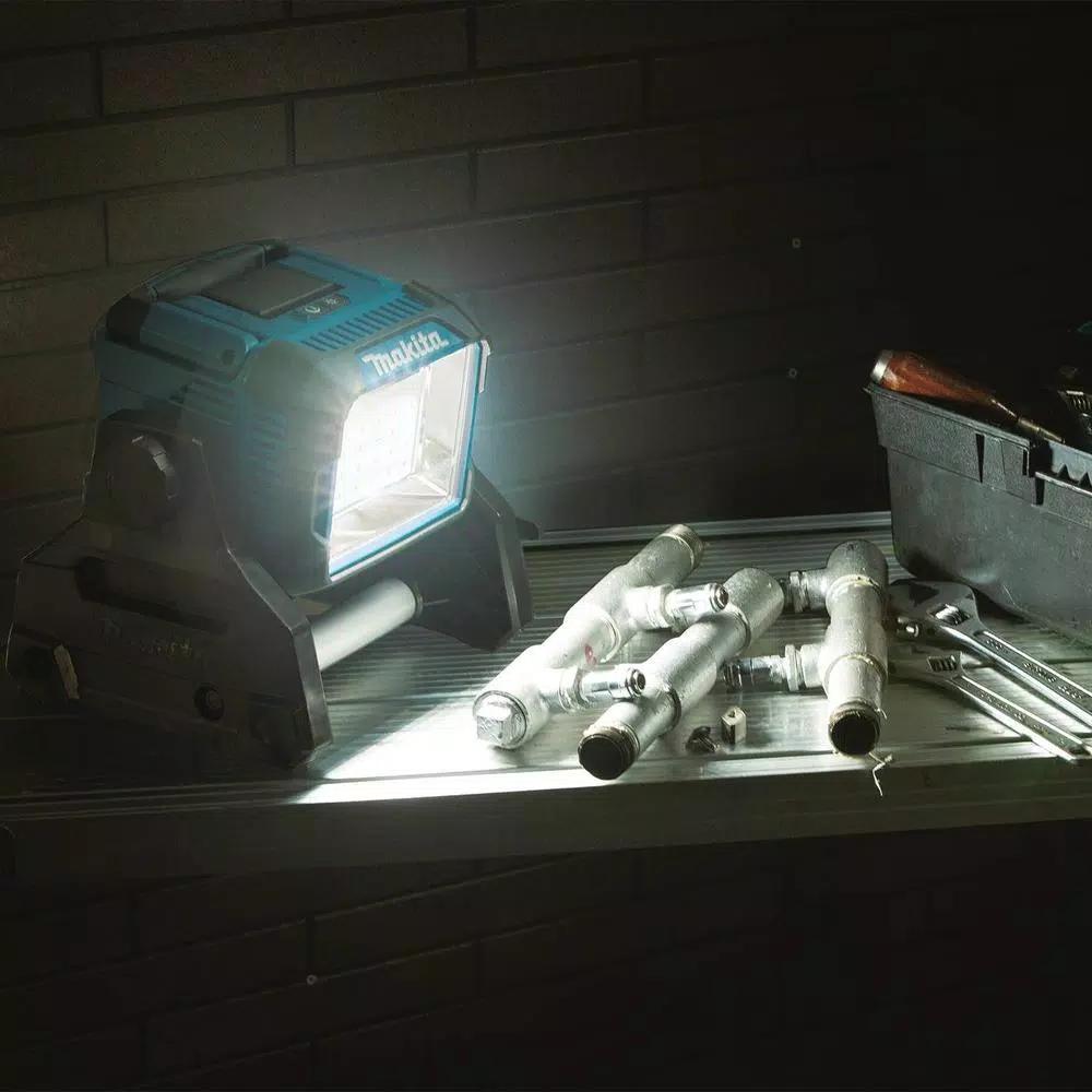 Makita 18V LXT Cordless/Corded LED Work Light, 3000 Lumens, IP65 Rated (DML811)
