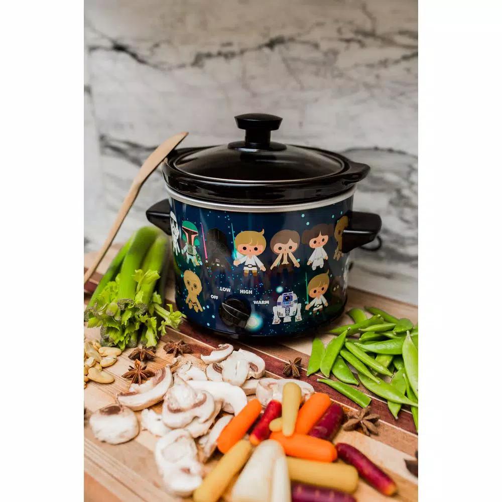 Uncanny Brands Star Wars 2-Quart Slow Cooker, Black with Character Art