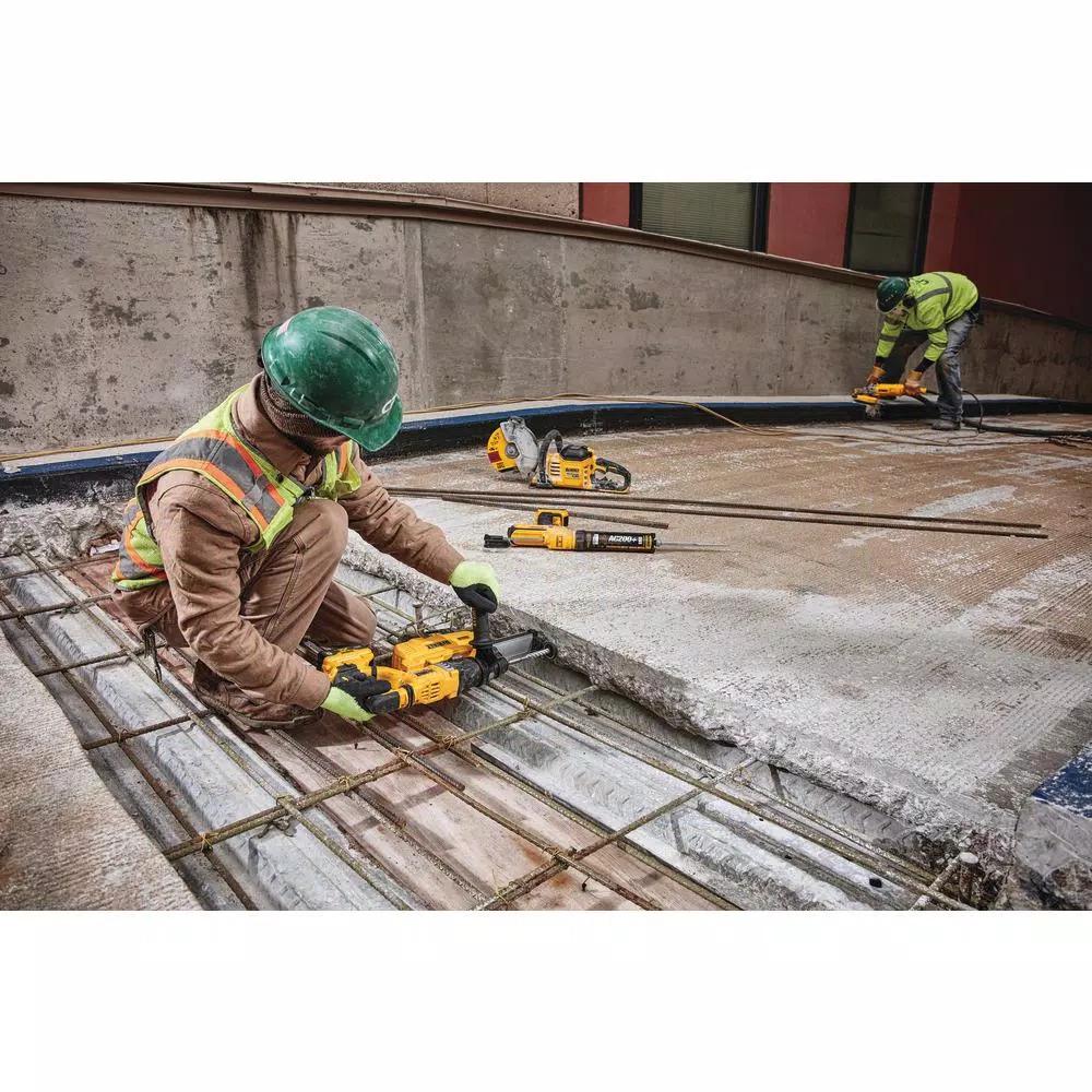DEWALT 20V MAX XR Brushless 1-1/8 in. SDS Plus D-Handle Rotary Hammer Kit with Dust Extractor & (2) 6.0Ah Batteries