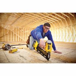 DEWALT 20V MAX XR Brushless 30-Degree Framing Nailer Kit with 4Ah and Bonus 5Ah Battery thumbnail 4