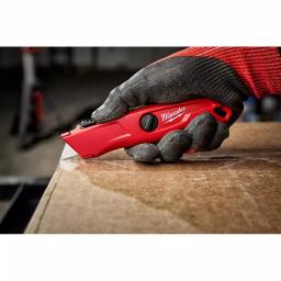 Milwaukee Self-Retracting Utility Knife with Tool-Free Blade Change and On-Board Storage thumbnail 4
