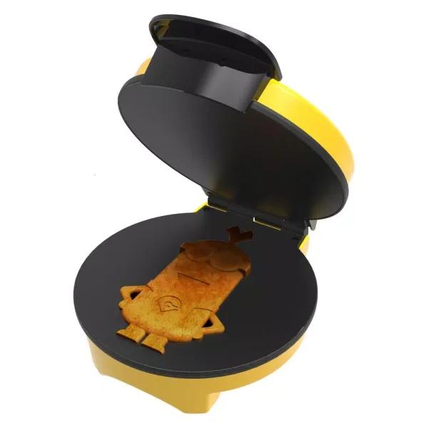 Uncanny Brands Minions Kevin Character Waffle Maker, 900W Non-Stick American Style Waffle Iron, Yellow