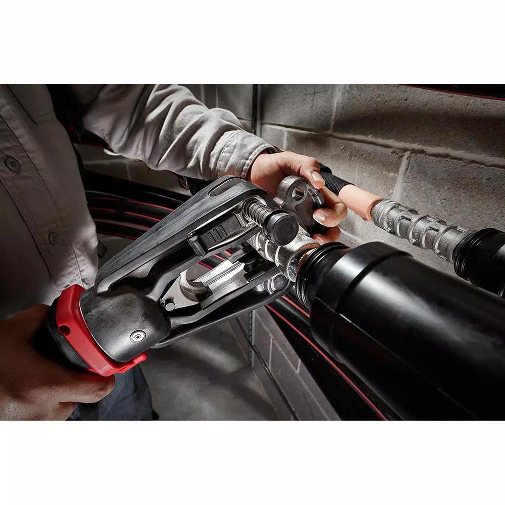Milwaukee M18 FORCE LOGIC 15-Ton Cordless Utility Crimper Kit with 2 Batteries and Charger
