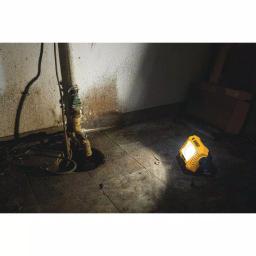 DEWALT 20V MAX Compact LED Task Light with (1) 20V 3.0Ah Battery thumbnail 6