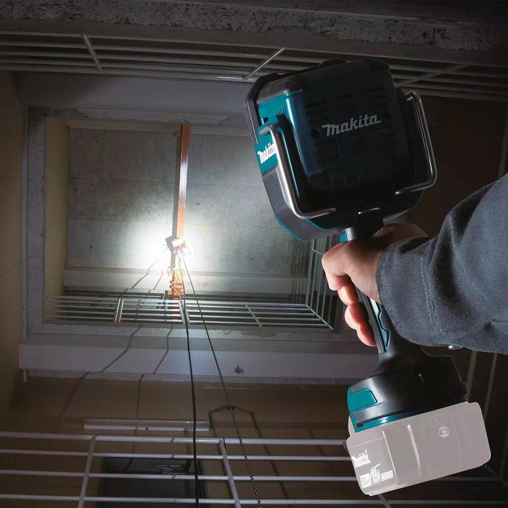 Makita 18V LXT Cordless LED Flashlight and Spotlight, 1250 Lumens