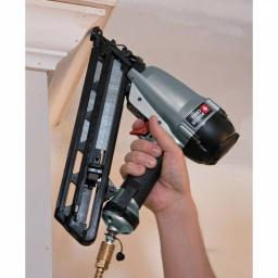 Porter-Cable 15-Gauge 2-1/2 in. Angled Finish Nailer Kit with Bonus 18-Gauge Brad Nailer Kit thumbnail 2