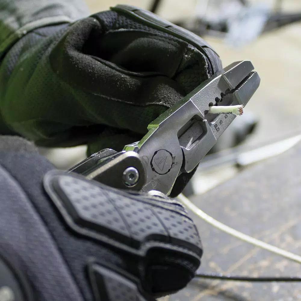 Klein Tools Electrician's Multi-Tool with 7-in-1 Functions and Drop Point Knife