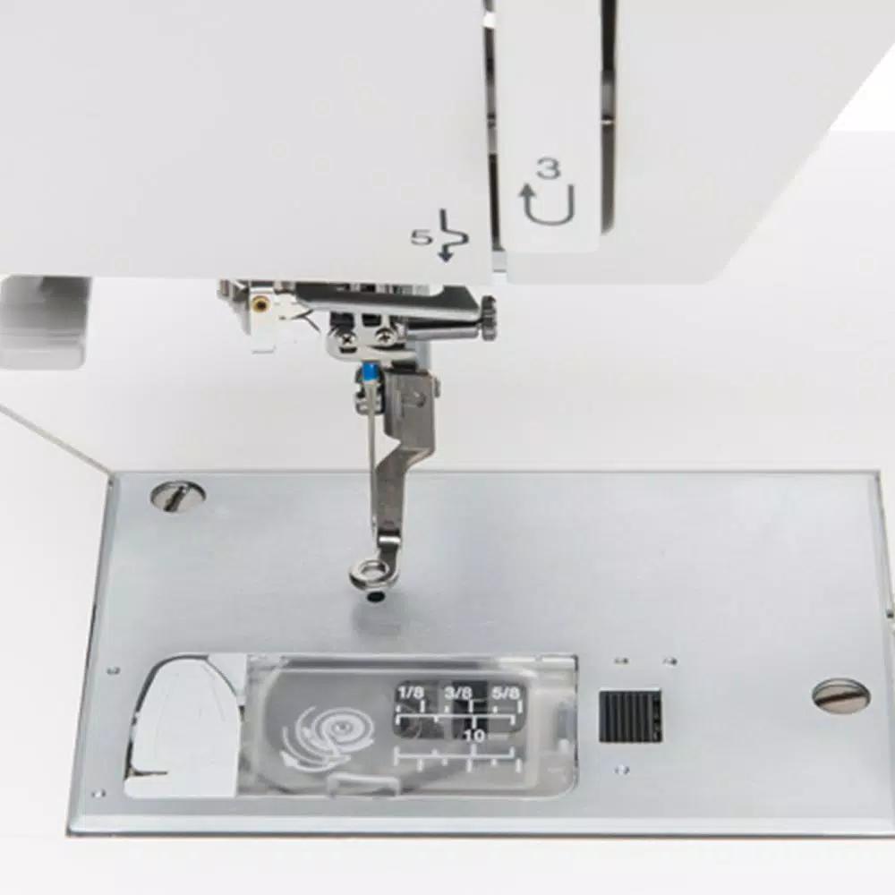 Janome Memory Craft 400e Embroidery Machine with 160 Built-in Designs