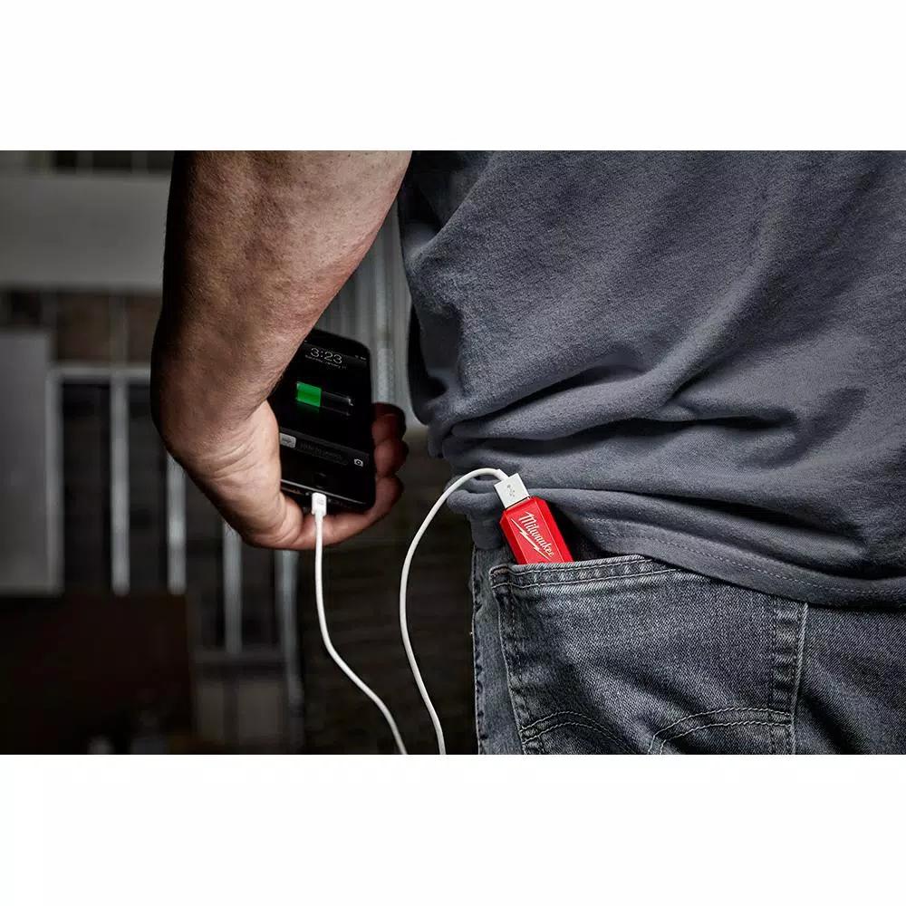 Milwaukee REDLITHIUM USB Charger and Portable Power Source