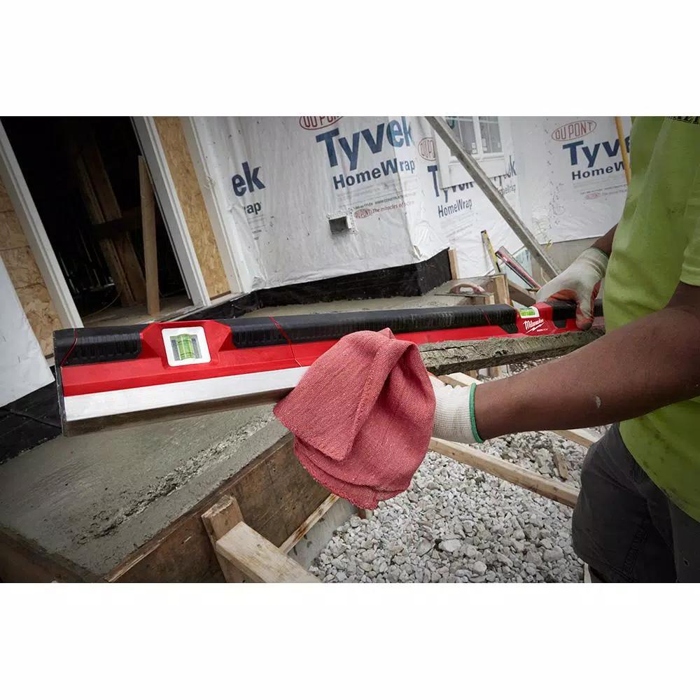 Milwaukee 48 in. Concrete Screed Level with 150 ft. Extra Bold Large Capacity Chalk Reel