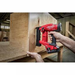 Milwaukee M18 FUEL 18-Gauge 1/4 in. Narrow Crown Cordless Stapler (Tool-Only) thumbnail 7