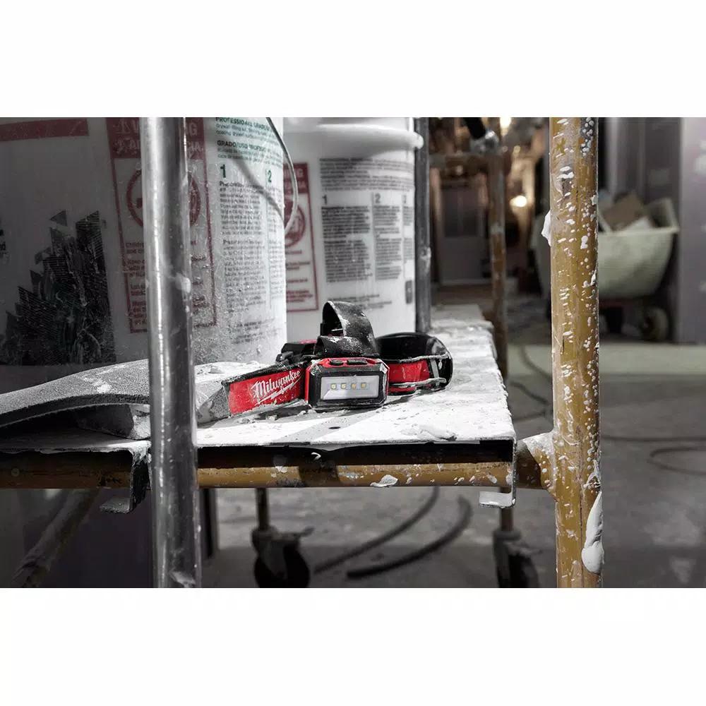 Milwaukee 600 Lumen USB Rechargeable Low-Profile Headlamp with BOLT Type 1 Class C Vented Hard Hat Bundle