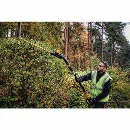 DEWALT 20V MAX Cordless Pole Hedge Trimmer Kit with 4.0Ah Battery, Charger, Sheath and Shoulder Strap thumbnail 6