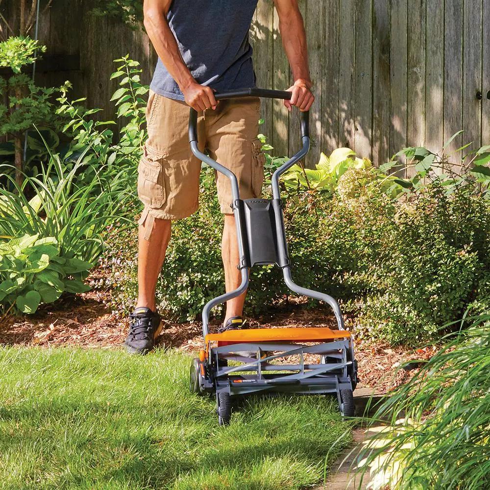 Fiskars StaySharp Max 18 in. Manual Push Reel Mower, InertiaDrive Technology