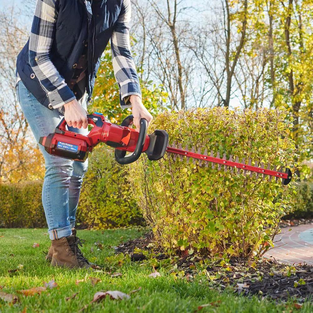 Toro 60V Flex-Force 24 in. Cordless Hedge Trimmer with 2.5 Ah Battery and Charger