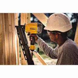 DEWALT Pneumatic 21° Collated Framing Nailer & 15° Coil Roofing Nailer Combo Kit thumbnail 6