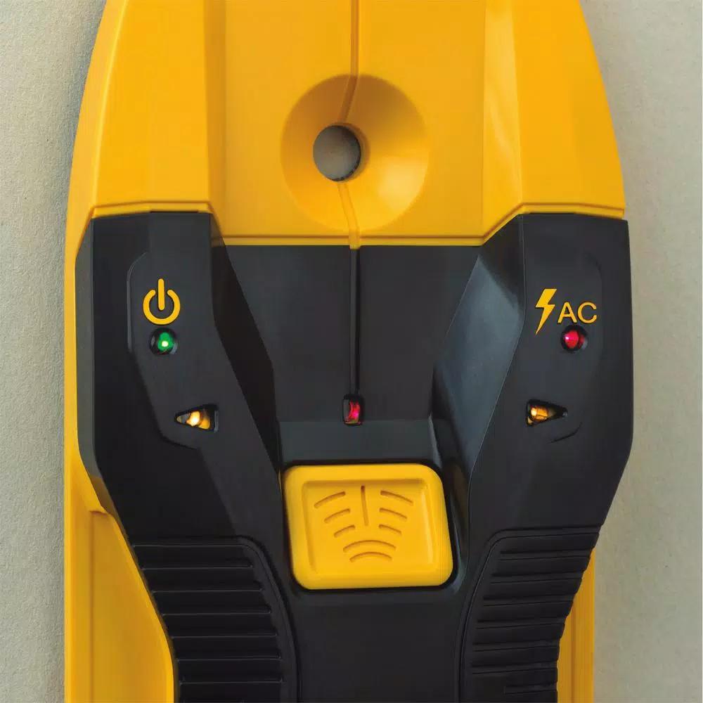 DEWALT 3/4 in. Center Sensor Stud Finder and 20 oz. Hammer Bundle