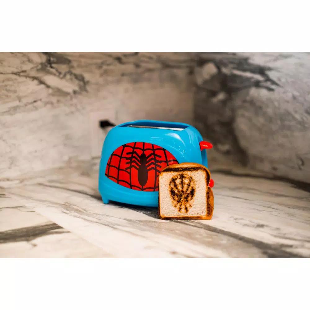 Uncanny Brands Spiderman Classic 2-Slice Red Toaster with Mask Toasting Plates