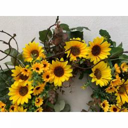 Glitzhome 24 in. Artificial Sunflower Wreath with Greenery and Grapevine Base thumbnail 2