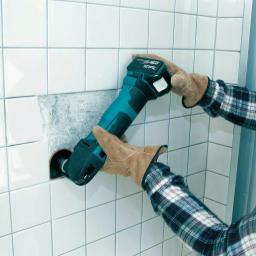 Makita 18V LXT Cordless Oscillating Multi-Tool Kit with 5.0Ah Battery and Charger thumbnail 3