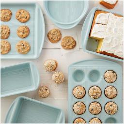 Wilton Texturra Performance 7-Piece Non-Stick Textured Bakeware Set, Blue thumbnail 4