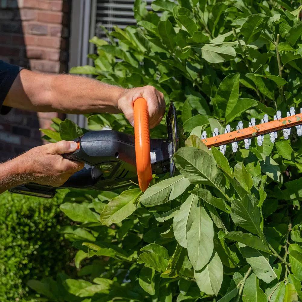 Scotts 20V Cordless 22 in. Hedge Trimmer Kit with 2.0Ah Battery and Fast Charger