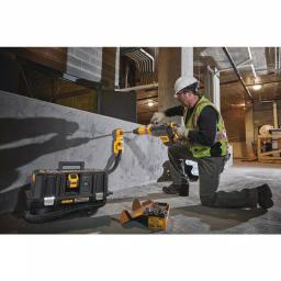 DEWALT 60V MAX FLEXVOLT Cordless Brushless 2 in. SDS MAX Combination Rotary Hammer Kit with (2) 12.0Ah Batteries thumbnail 8
