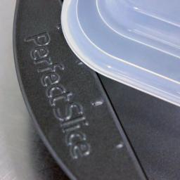 BergHOFF Perfect Slice 9 x 13 in. Carbon Steel Cake Pan with Slicing Tool thumbnail 2