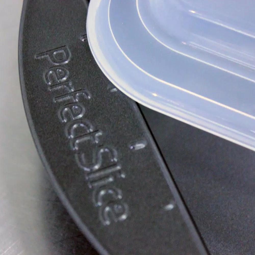 BergHOFF Perfect Slice 9 x 13 in. Carbon Steel Cake Pan with Slicing Tool