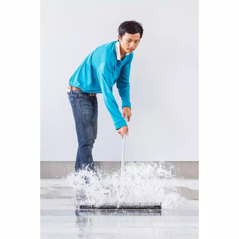 Alpine Industries 18 in. Dual Moss Rubber Professional Locking Floor Squeegee, Black