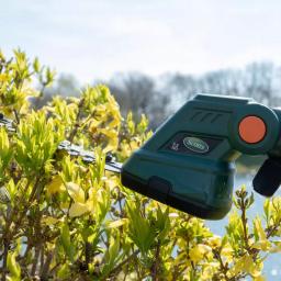 Scotts 7.2V Cordless Telescoping Pole Shrub Trimmer with 2 Ah Battery and Charger thumbnail 6