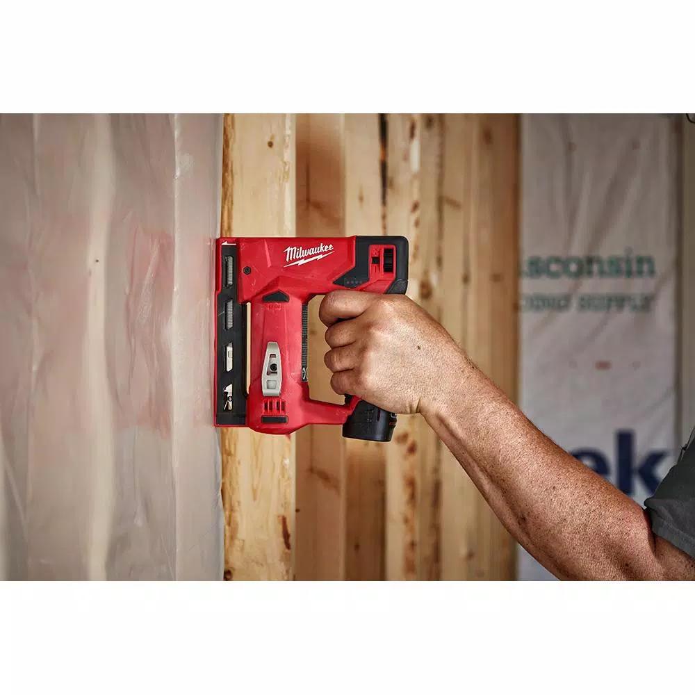 Milwaukee M12 12V Lithium-Ion Cordless 3/8 in. Crown Stapler with 4.0 Ah Battery