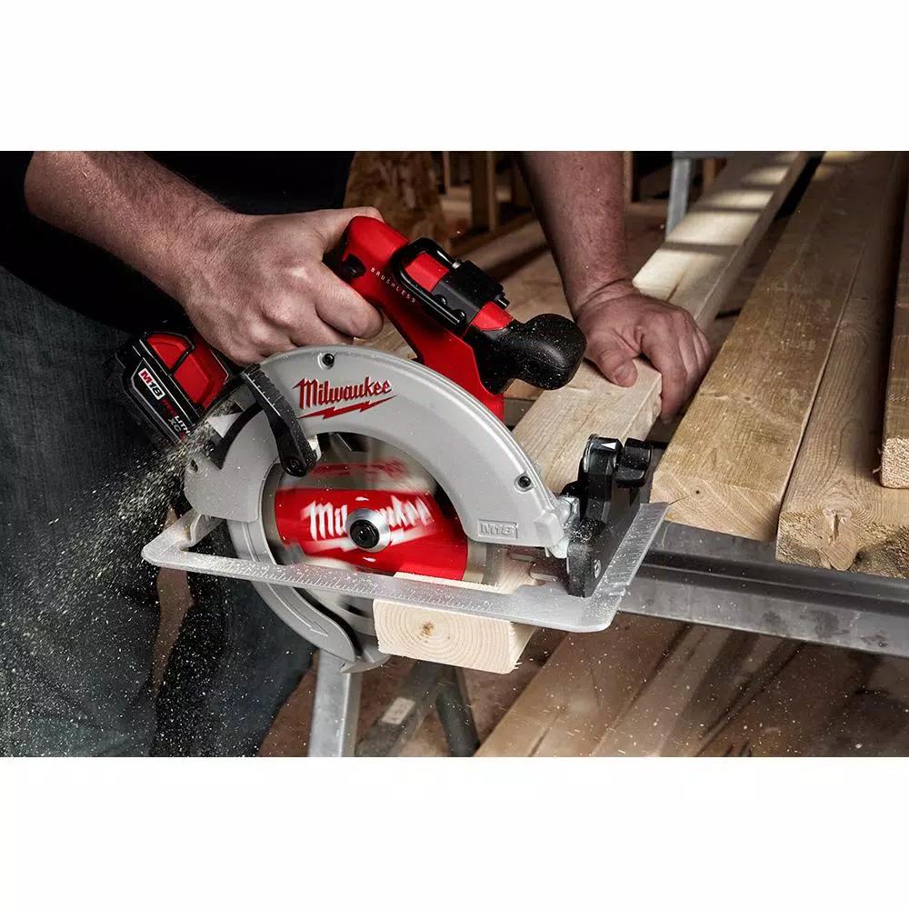 Milwaukee M18 7-1/4 in. Brushless Cordless Circular Saw Kit with 5.0 Ah Battery and PACKOUT 10 in. Compact Tool Box