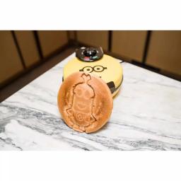 Uncanny Brands Minions Kevin Character Waffle Maker, 900W Non-Stick American Style Waffle Iron, Yellow thumbnail 6