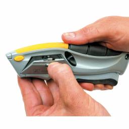 Alltrade Squeeze Auto-Loading Utility Knife with 6 Heavy Duty Blades thumbnail 5