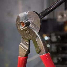 Klein Tools High-Leverage Cable Cutter for Aluminum, Copper, and Communications Cable thumbnail 4