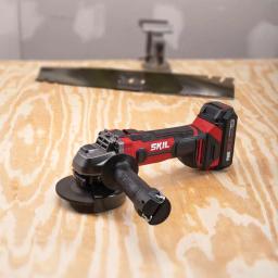 SKIL 20V PWRCORE Lithium-Ion Cordless 4.5 in. Angle Grinder Kit thumbnail 2