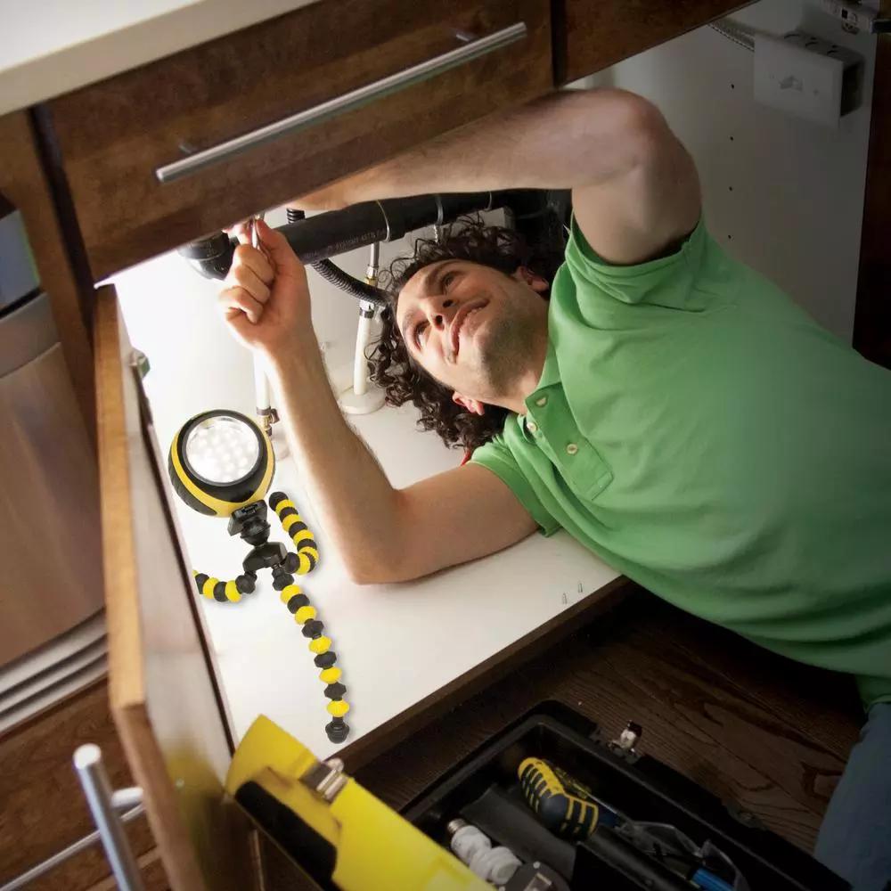 Stanley SB01AL SquidBrite LED Worklight, 20 Ultra-Bright LEDs, 13-Hour Runtime