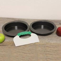 BergHOFF Perfect Slice 3-Piece Carbon Steel Cake Pan Set with Slicing Tool, 9 in. Round thumbnail 4
