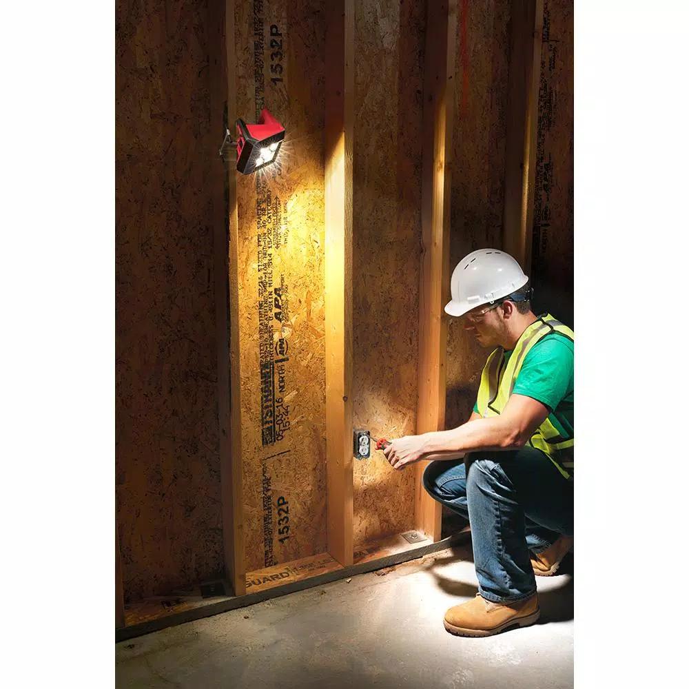 Milwaukee M12 12V Lithium-Ion 1000-Lumen Rover LED Flood Light Kit with 3.0Ah Battery & Charger