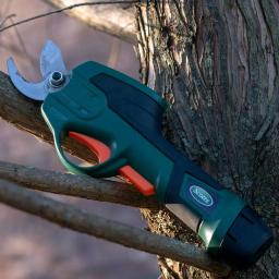 Scotts 7.2V Cordless Electric Pruner with 2 Ah Lithium-Ion Battery and Charger thumbnail 4