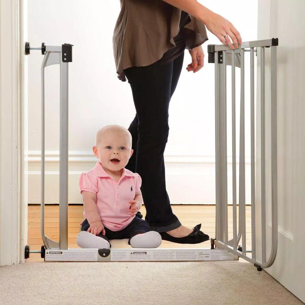 Dreambaby Dawson 29.5 in. Silver Auto-Close Security Gate with Stay-Open Feature