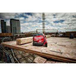 Milwaukee 25 ft. Blade Tape Measure with 14 ft. Standout and Fastback Compact Folding Utility Knife Set thumbnail 9