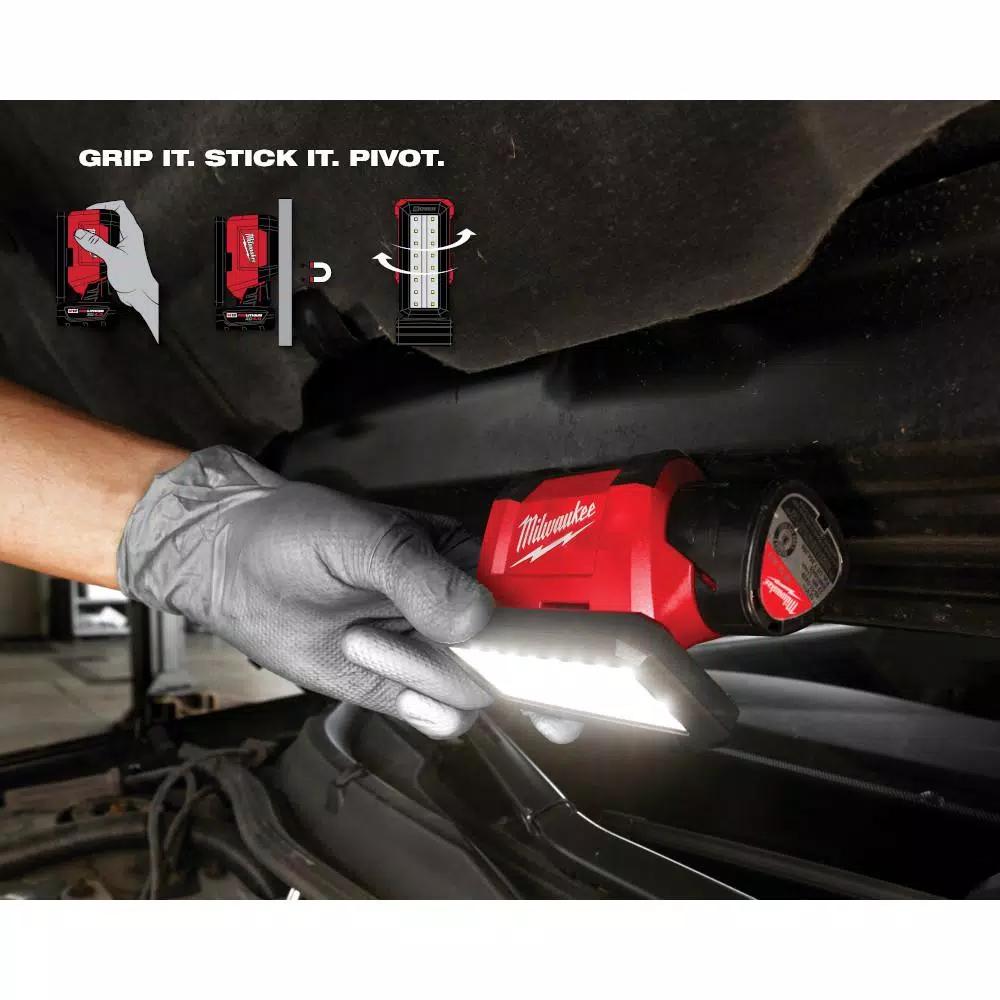 Milwaukee M12 ROVER 12V Lithium-Ion 700 Lumen Pivoting Flood Light with USB Charging