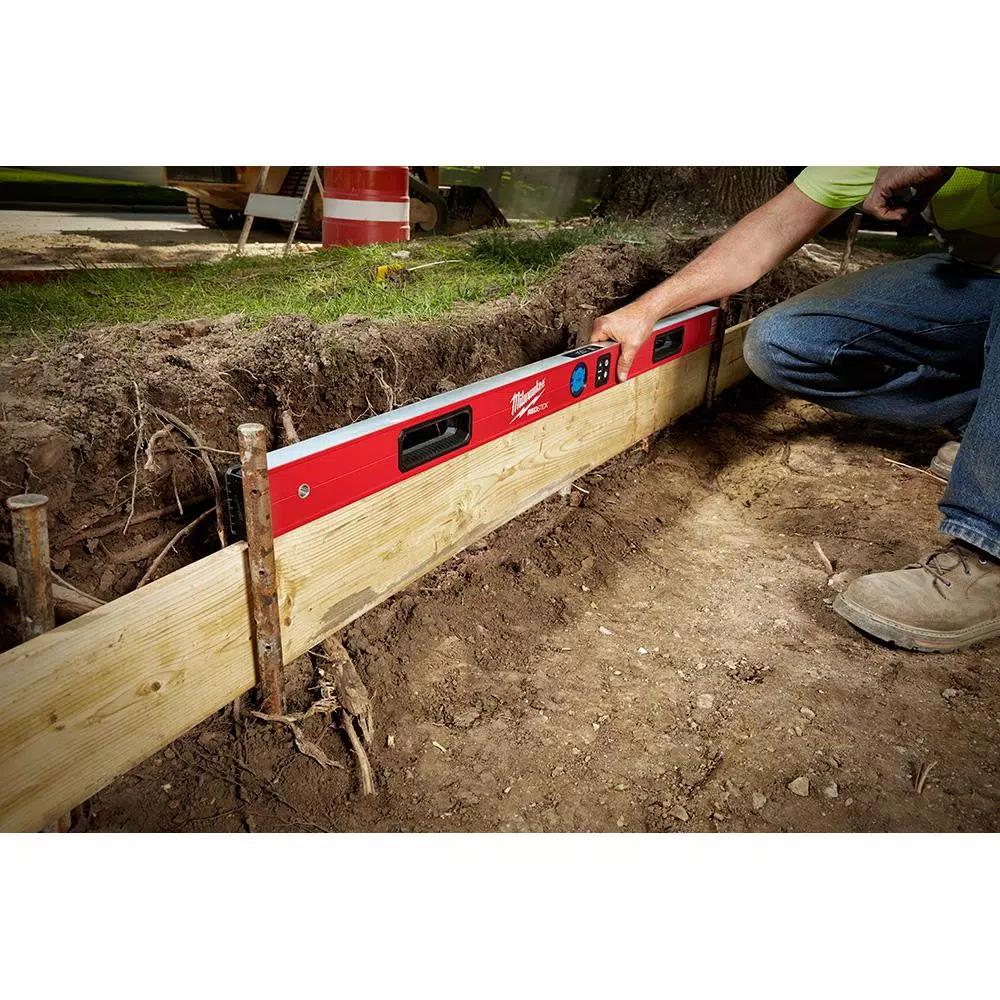 Milwaukee 48 in. Digital Box Level with PINPOINT Technology and 700 Lumen LED Flashlight Kit